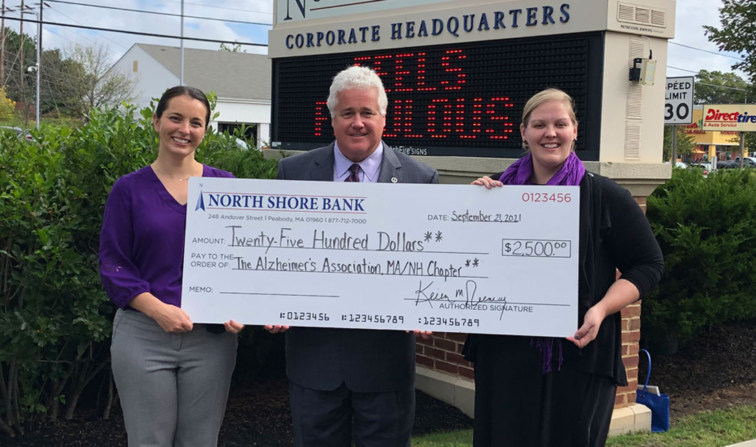 Photo of North Shore Bank CEO Kevin M. Tierny, Sr. presenting a donatioin to the Alzheimer's Association, MA/NH Chapter